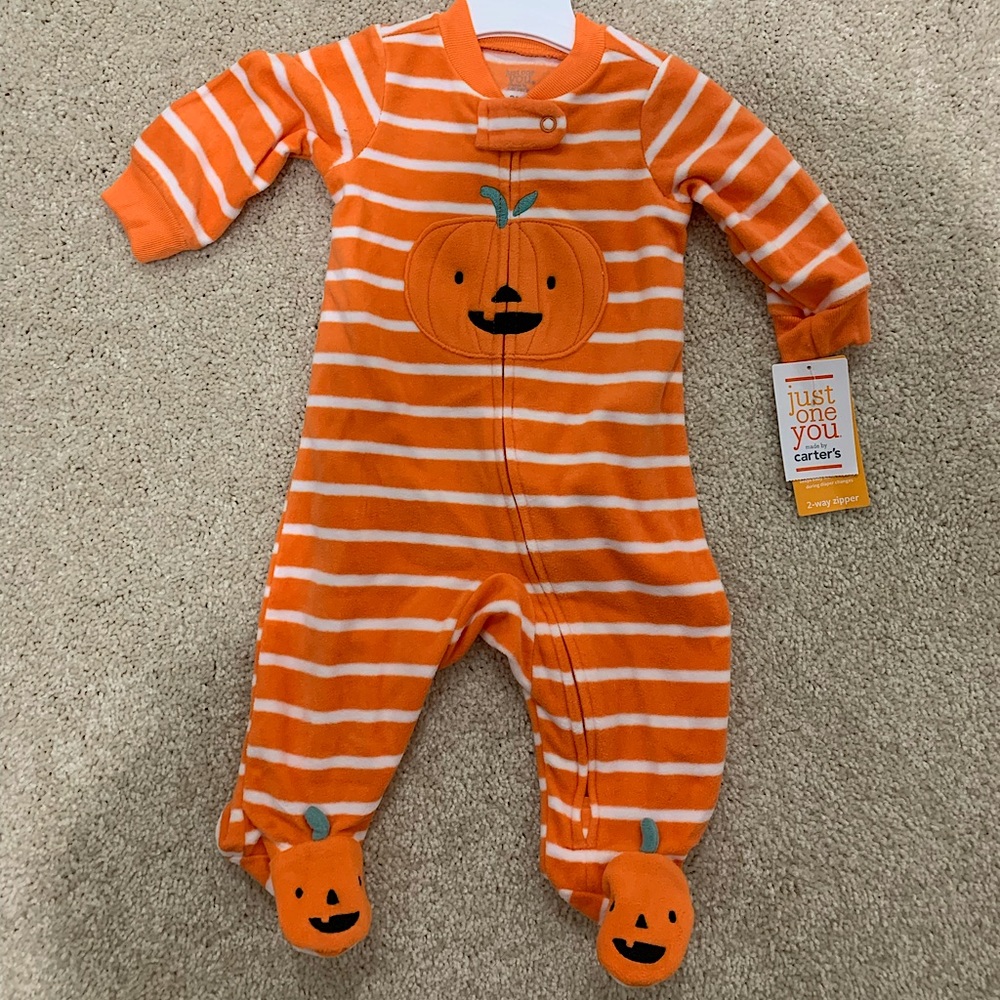 Carter’s just one you fleece footed pajamas nwt 🎃